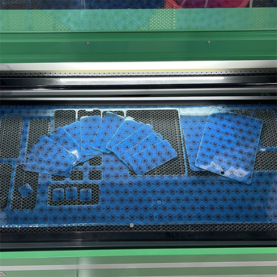 다킨 1300W 휴대 전화 온화 유리 화면 보호 레이저 절단 기계 제조업체