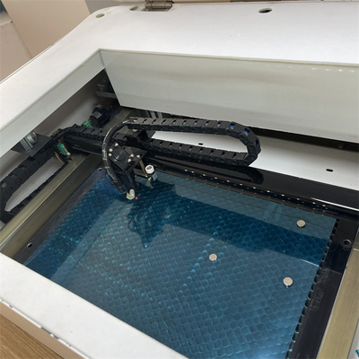 대킨 스크린 보호 레이저 절단 기계 0.01mm 절단 정밀성