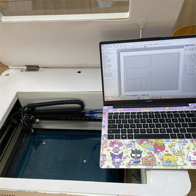 AC220V/50Hz 스크린 보호 필름 레이저 커팅 머신 (순환 수냉 및 벨로우즈, 0.5MM 절단 두께)