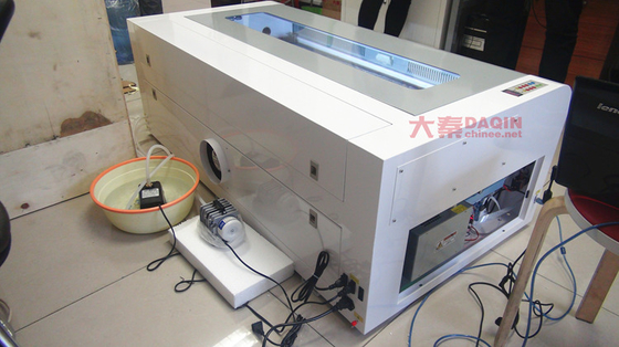 실내 작업 환경 스크린 보호기 레이저 절단기 AC220V/50Hz 전압 1000*800*800mm 크기